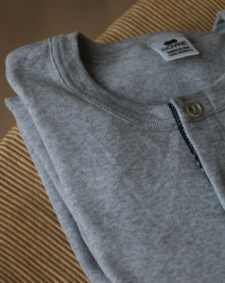 Bio-Baumwolle, Langarmshirt mit Knöpfen "Rib", Hellgrau