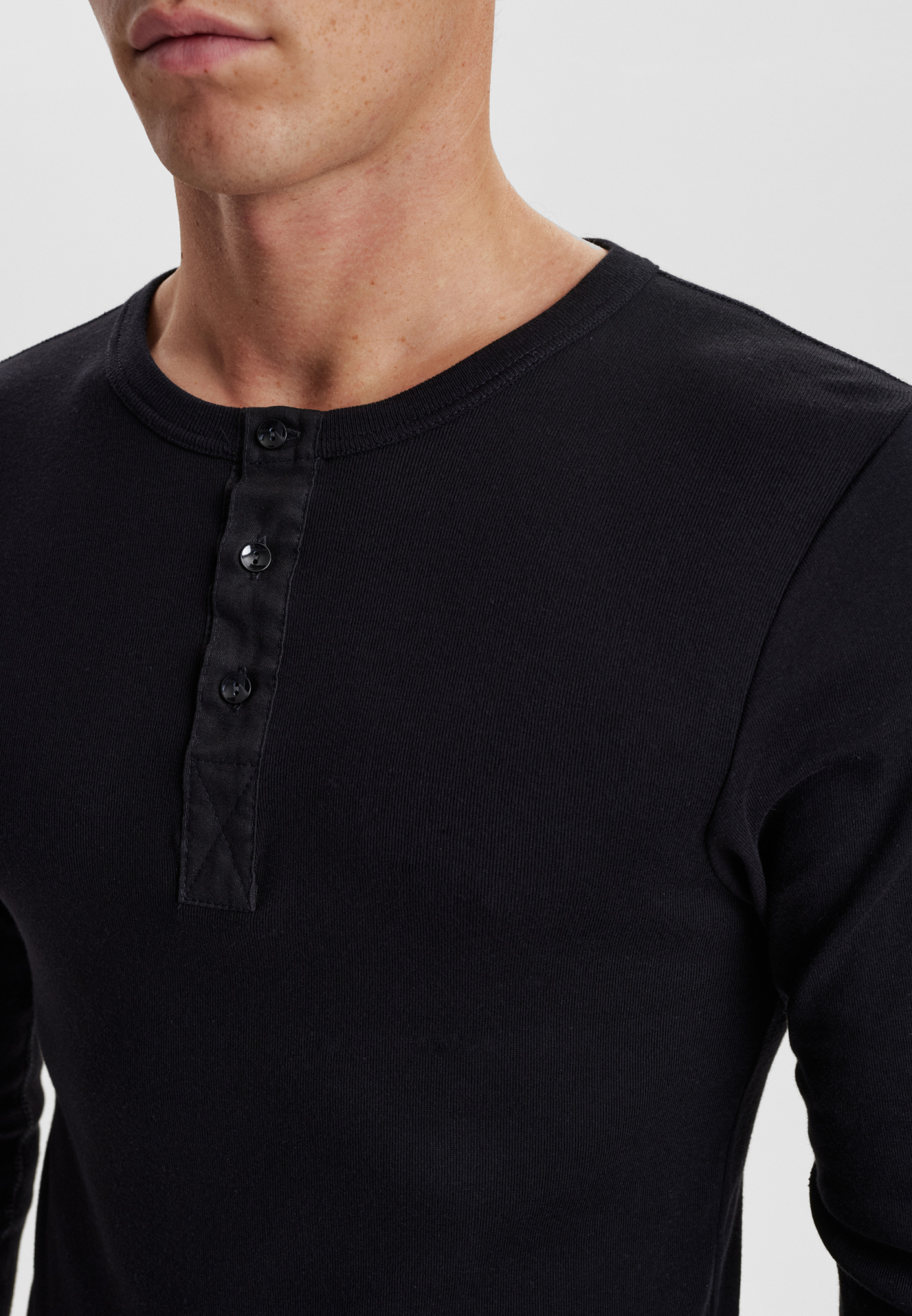 Bio-Baumwolle, Langarmshirt mit Knöpfen "Rib", Schwarz -Dovre Bio-Baumwolle, Langarmshirt mit Knöpfen "Rib", Schwarz -Dovre