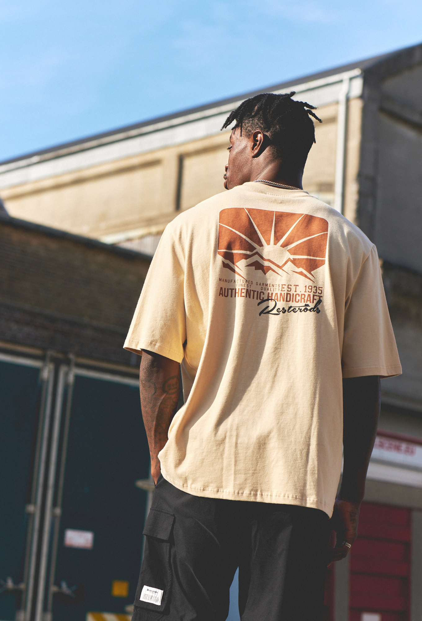 100% Bio-Baumwolle, T-Shirt, Sand -Resteröds 100% Bio-Baumwolle, T-Shirt, Sand -Resteröds